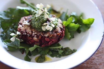 Beetroot salad | Hamburger di rape rosse con insalata d’orzo | Svezia